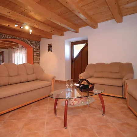 Holiday home Lovely In With Outdoor Swimming Pool Barban