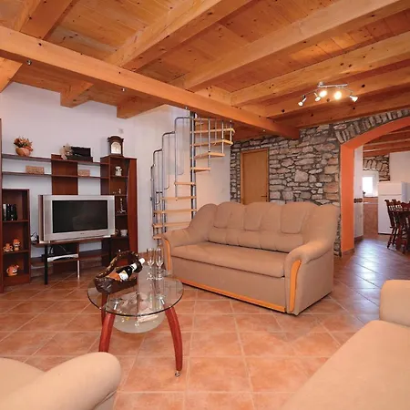 Holiday home Lovely In With Outdoor Swimming Pool Barban