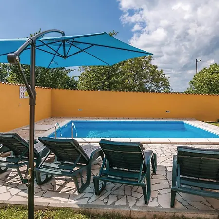Holiday home Lovely In With Outdoor Swimming Pool Barban