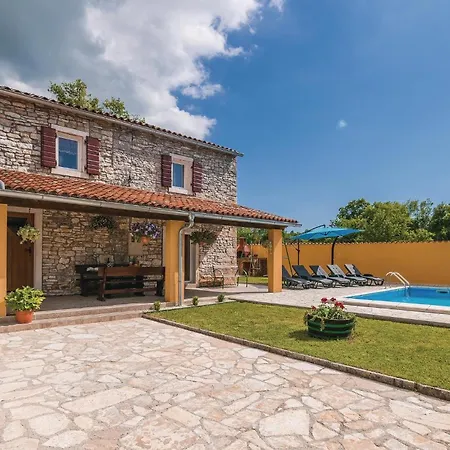 Holiday home Lovely In With Outdoor Swimming Pool Barban