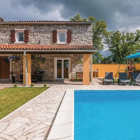 Holiday home Lovely In With Outdoor Swimming Pool Barban